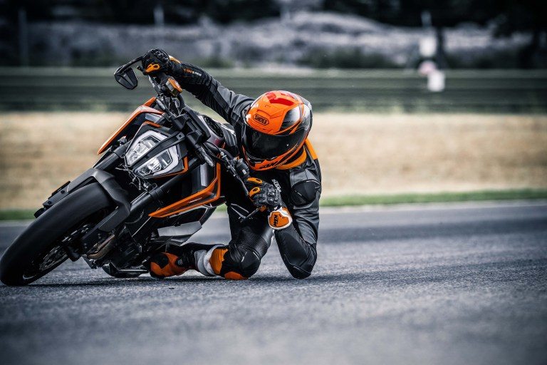 2018-KTM-790-Duke-08-1