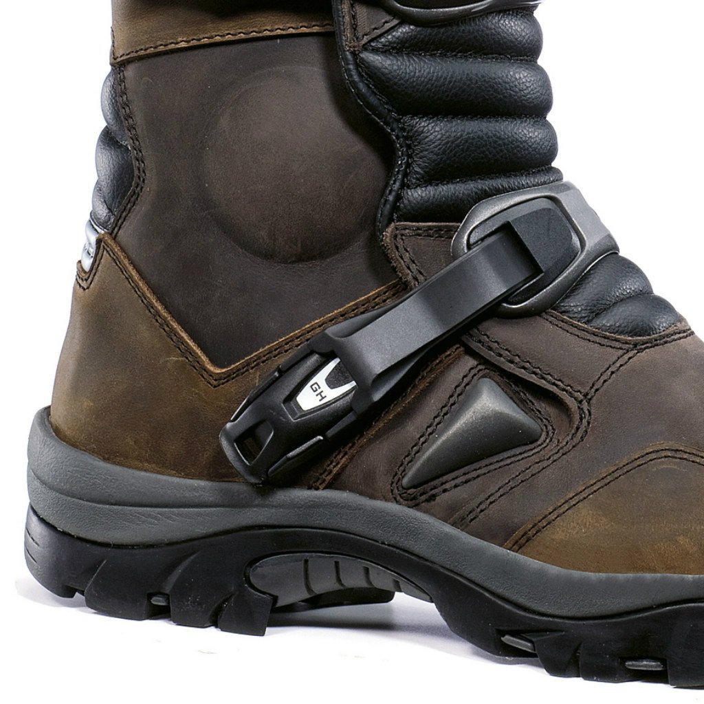Forma_Adventure_Boots