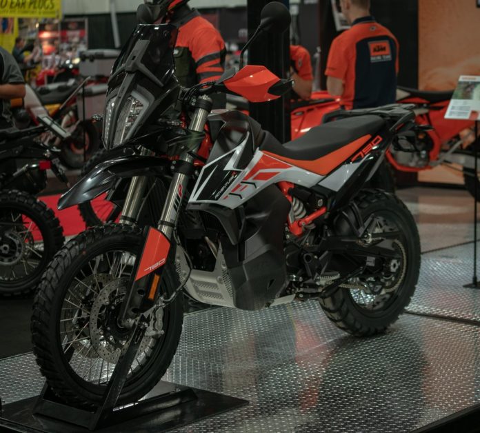 ktm-790-adventure-uae-dubai