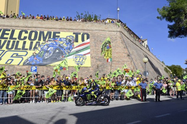 Valentino Rossi-M1-streets-uae-dubai