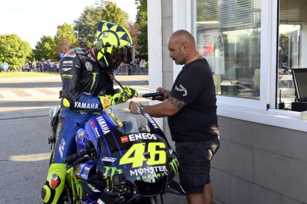 Valentino Rossi-M1-streets-uae-dubai