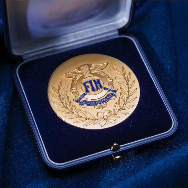 Arai-FIM-Gold-Medal-uae-dubai 