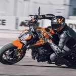 2021-ktm-890-duke-lean-left-inside