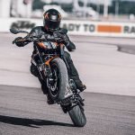 2021-ktm-890-duke-wheelie
