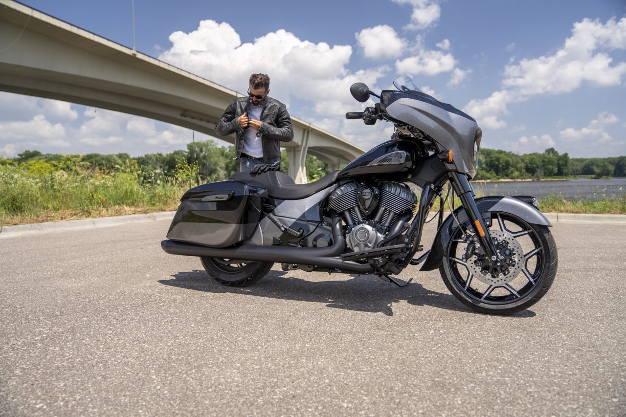 2021 Indian Chieftain Elite with rider left side