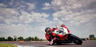Ducati Panigale V2 Bayliss lean right