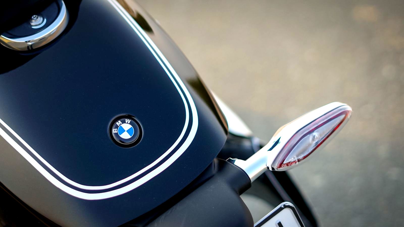 bmw r 18 first edition review left desert