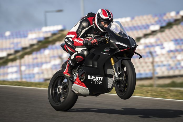 2022 Ducati Panigale V4 SP2 wheelie