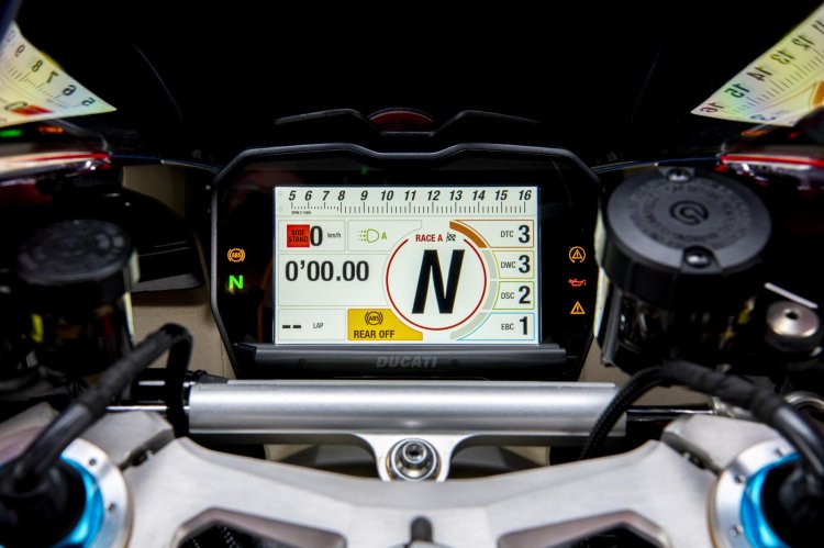 ducati-panigale-v4-s-instrument-cluster-