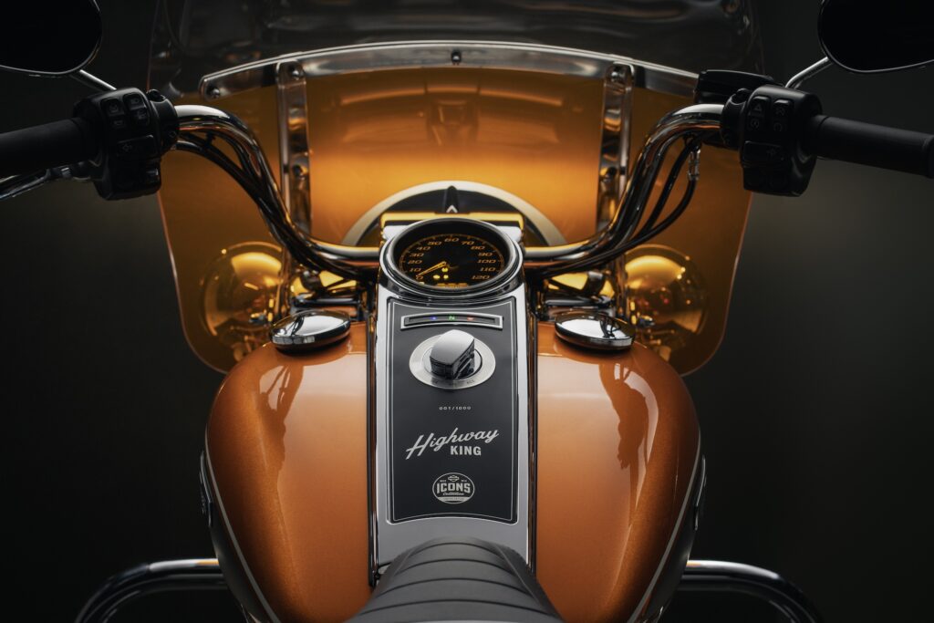 Harley-Davidson Electra Glide Highway King fuel tank