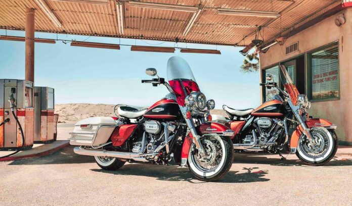 Harley-Davidson Electra Glide Highway King gas station
