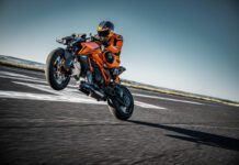 KTM Shakes Naked Motorcycle Segment Without Warning, Reveals 1390 Super Duke