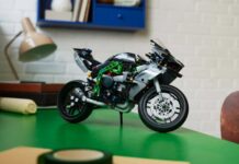 lego-technic-kawasaki-ninja-h2r-scale-model-desk