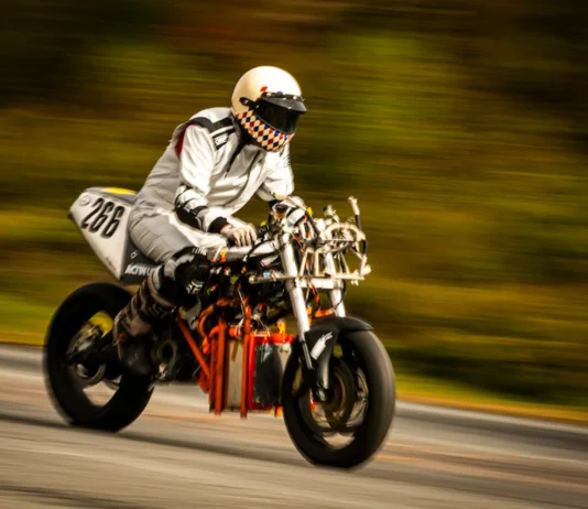 mit Hydrogen-Powered Ducati 900SS action