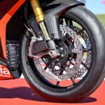 Aprilia-RSV4-Factory-SE-SBK-livery-front brake