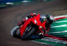 2025 ducati panigale v4 cornering