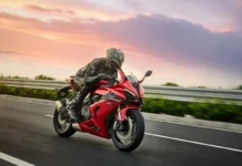 This 4-Cylinder Chinese Sportbike Reminds Us of Honda CBR650R QJMotor-SRK-800-RR front quarter