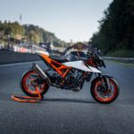 2025-KTM-990-DUKE-R-right side
