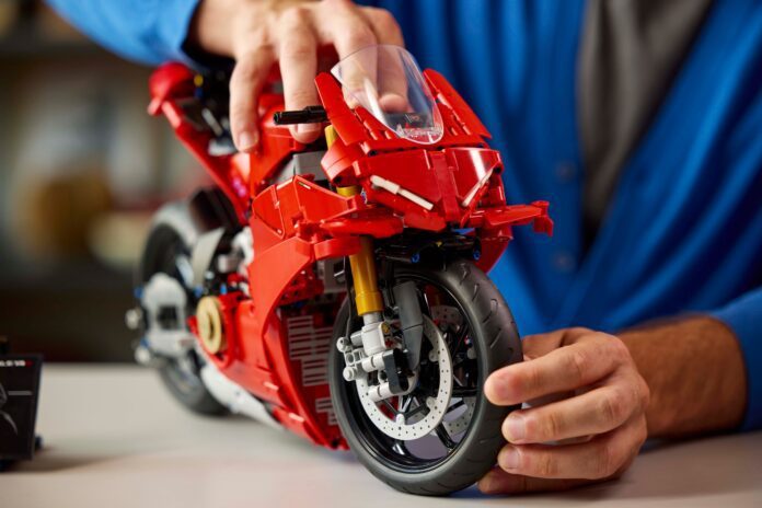 ducati panigale v4 s lego