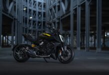 2025 Ducati Diavel V4 Black Roadster front quarter
