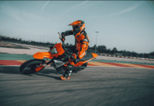 KTM 390 SMC R Revealed: Supermoto Fun with Duke DNA 2025 KTM 390 SMC R corner