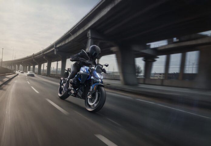 BMW R 1300 R action shot