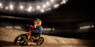 STACYC KTM Factory Replica 16eDRIVE - Action