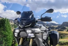 yamaha-tracer-9-gt-matrix-led headlights-on