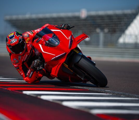 2026 ducati Panigale V4 R corner