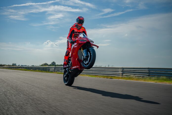 2026 ducati Panigale V4 R wheelie