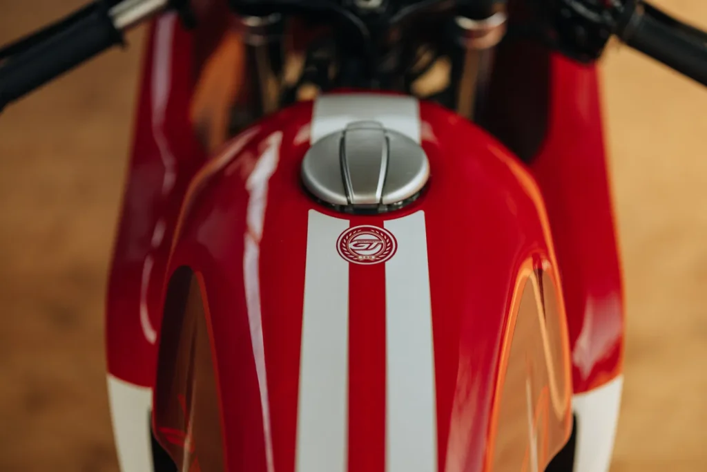 royal-enfield-gtr-750-fuel tank