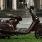 Vespa 946 Horse right