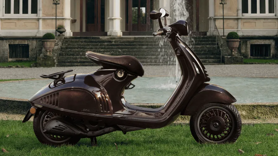 Vespa 946 Horse