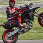 2027 Ducati Hypermotard 698 Mono Nera (1)