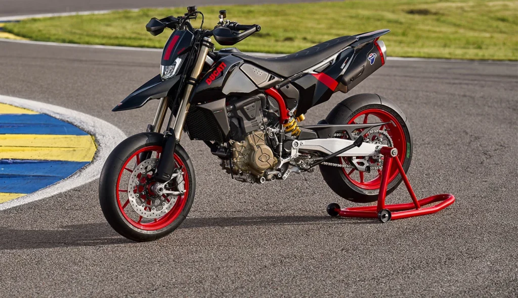 2027 Ducati Hypermotard 698 Mono Nera