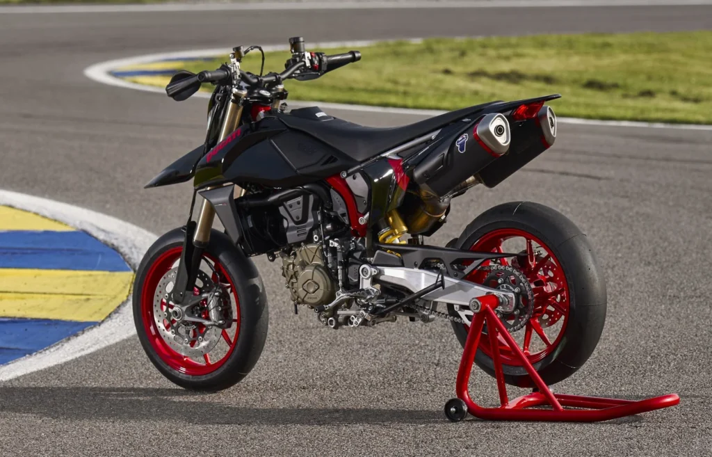 2027 Ducati Hypermotard 698 Mono Nera