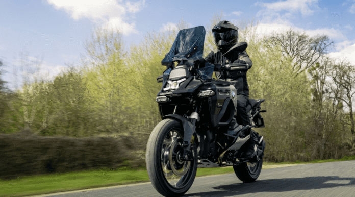 BMW R 1300 GS Adventure Dark Edition front quarter